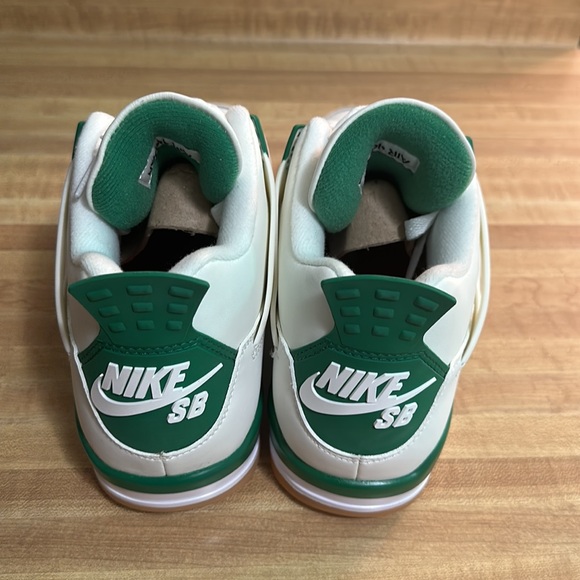 Brand new “SB pine green” Retro 4 Size 10.5M - Picture 3 of 5